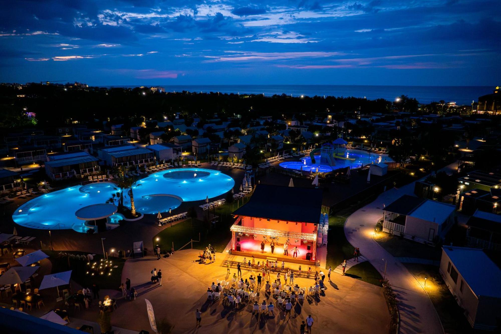 Club Del Sole Romagna Family Resort Ричоне Екстериор снимка